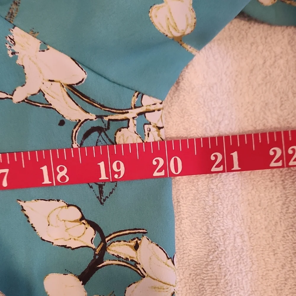 Loft Floral Blue Women's Top - Picture 6 of 6